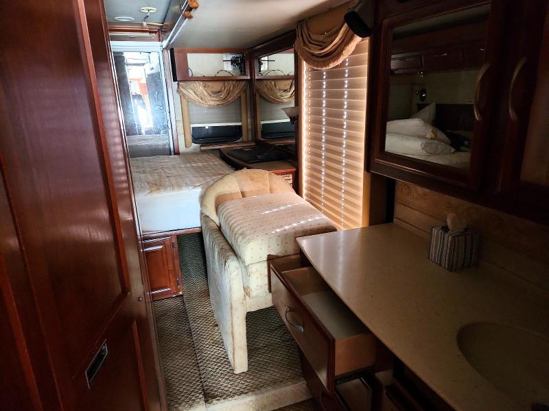 64053856 :رقم المزاد ، 4UZACJDC56CX33654 vin ، 2006 Fleetwood Discovery مزاد بيع