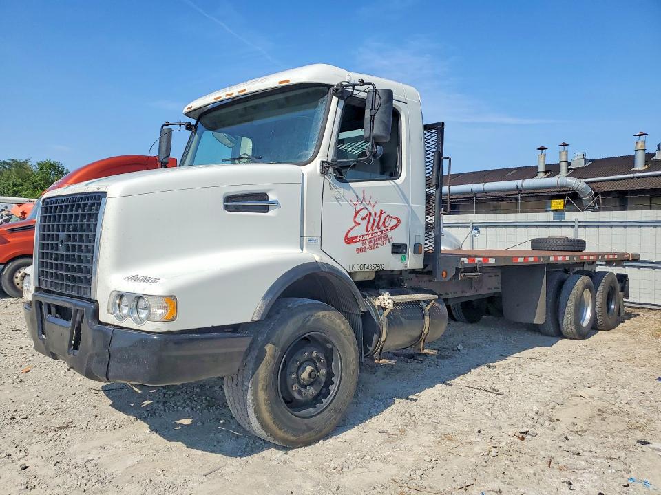 2004 Volvo Vhd მანქანა იყიდება აუქციონზე, vin: 4V5KC9GF54N352496, აუქციონის ნომერი: 65636976
