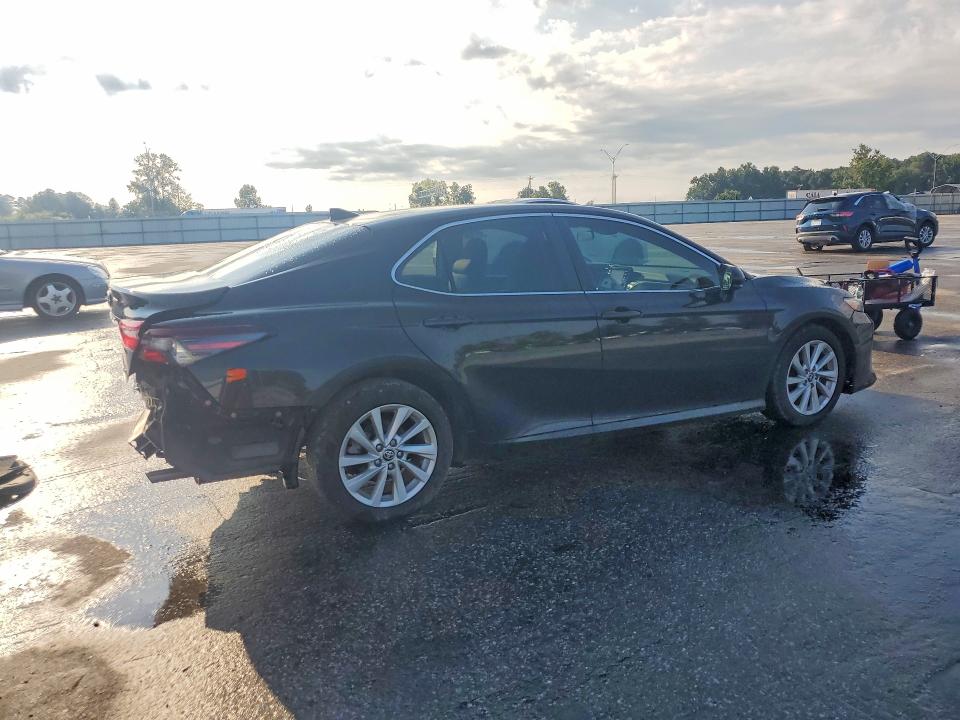 66164226 :رقم المزاد ، 4T1C11AKXPU085301 vin ، 2023 Toyota Camry مزاد بيع