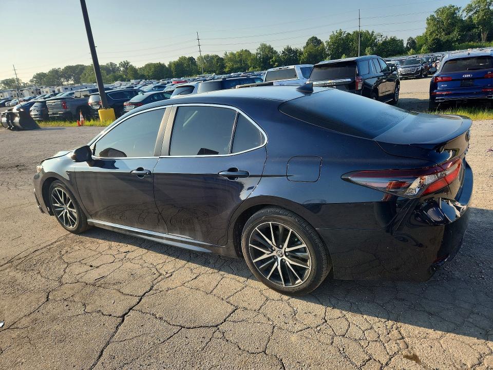 65281716 :رقم المزاد ، 4T1G11AK5MU461819 vin ، 2021 Toyota Camry مزاد بيع
