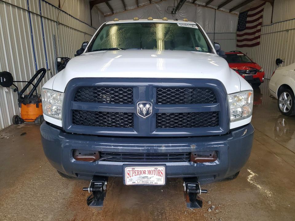64465796 :رقم المزاد ، 3C6MR5AJ9JG242172 vin ، 2018 Ram 2500 مزاد بيع