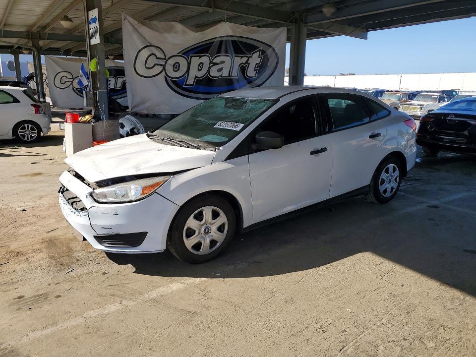 2015 Ford Focus მანქანა იყიდება აუქციონზე, vin: 1FADP3E26FL306643, აუქციონის ნომერი: 63257066