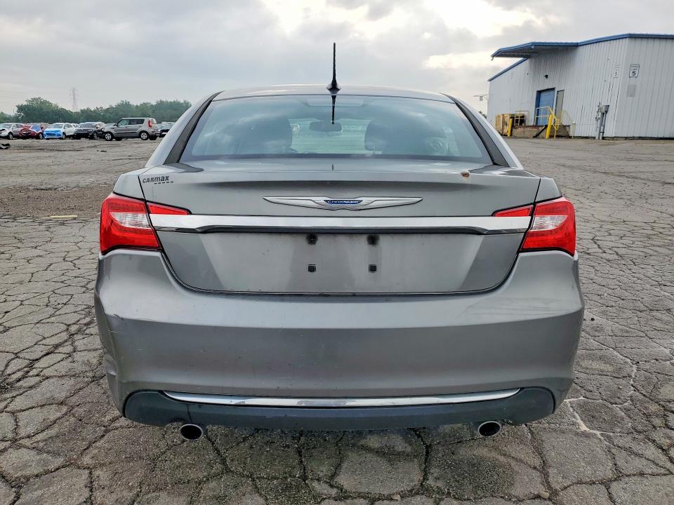 64654276 :رقم المزاد ، 1C3CCBCG1DN580011 vin ، 2013 Chrysler 200 مزاد بيع