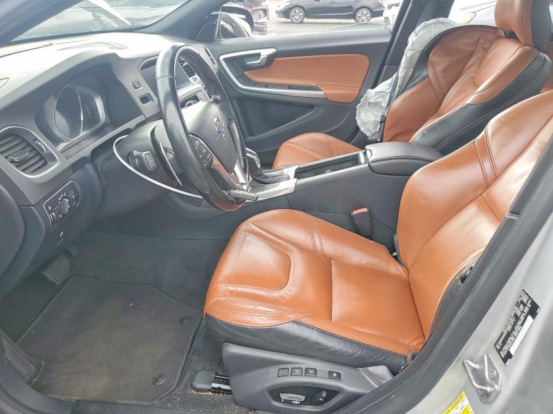 67124606 :رقم المزاد ، YV149MFM0F2336327 vin ، 2015 Volvo S60 مزاد بيع
