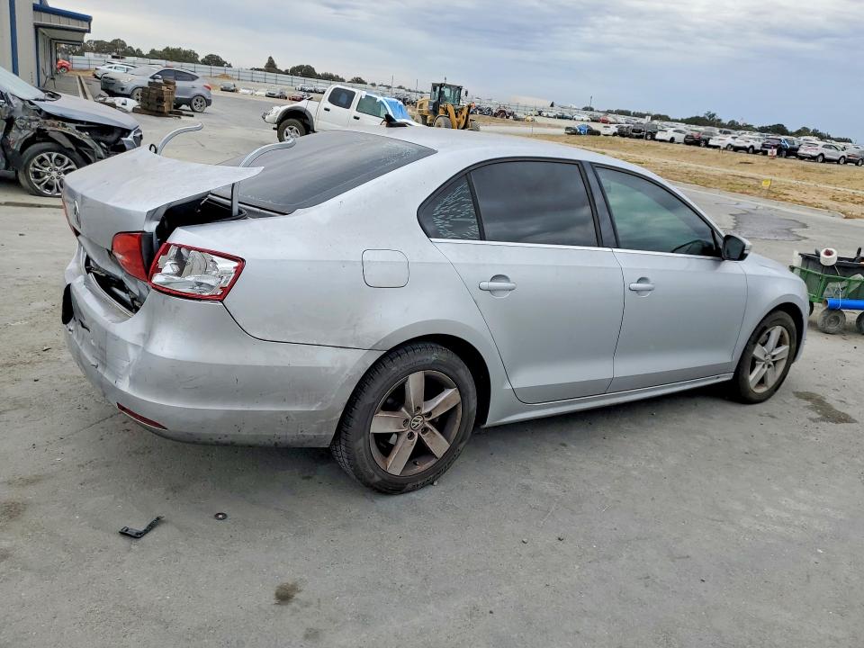 66114236 :رقم المزاد ، 3VWLL7AJ4EM294301 vin ، 2014 Volkswagen Jetta مزاد بيع