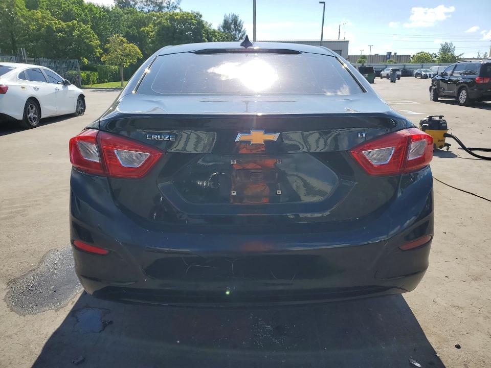 64356886 :رقم المزاد ، 1G1BE5SM0J7184526 vin ، 2018 Chevrolet Cruze مزاد بيع
