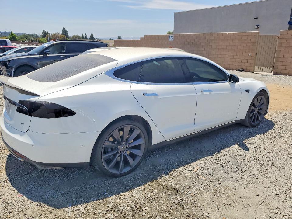 61531036 :رقم المزاد ، 5YJSA1S19EFP57408 vin ، 2014 Tesla Model S مزاد بيع