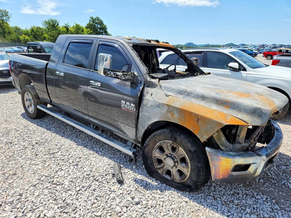 65703156 :رقم المزاد ، 3C6UR5ML4JG232839 vin ، 2018 Ram 2500 مزاد بيع