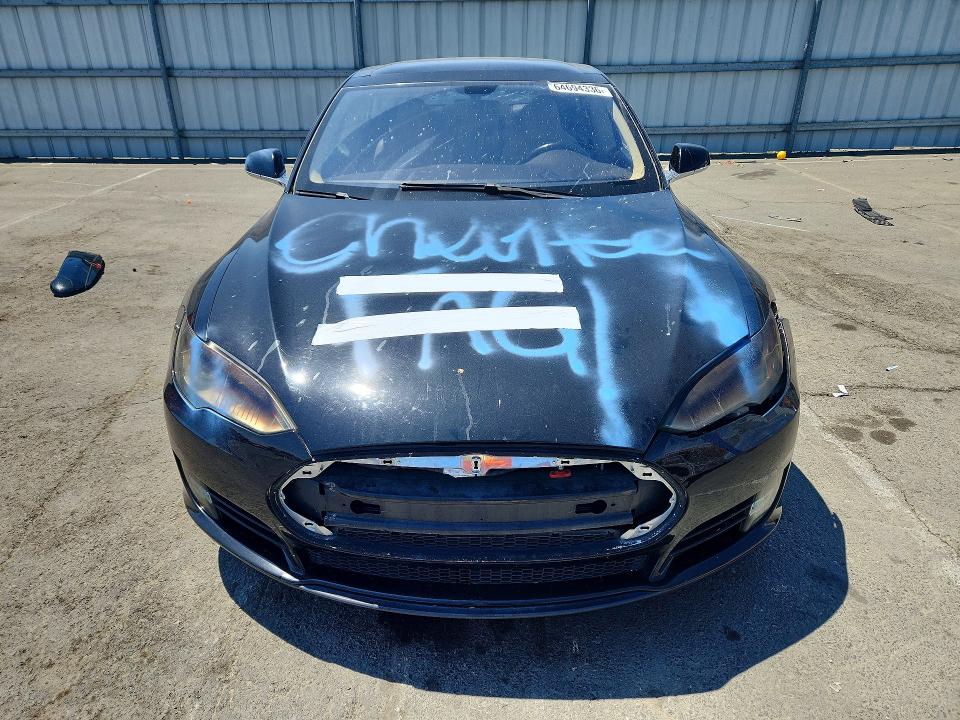 64694336 :رقم المزاد ، 5YJSA1CN0DFP05147 vin ، 2013 Tesla Model S مزاد بيع