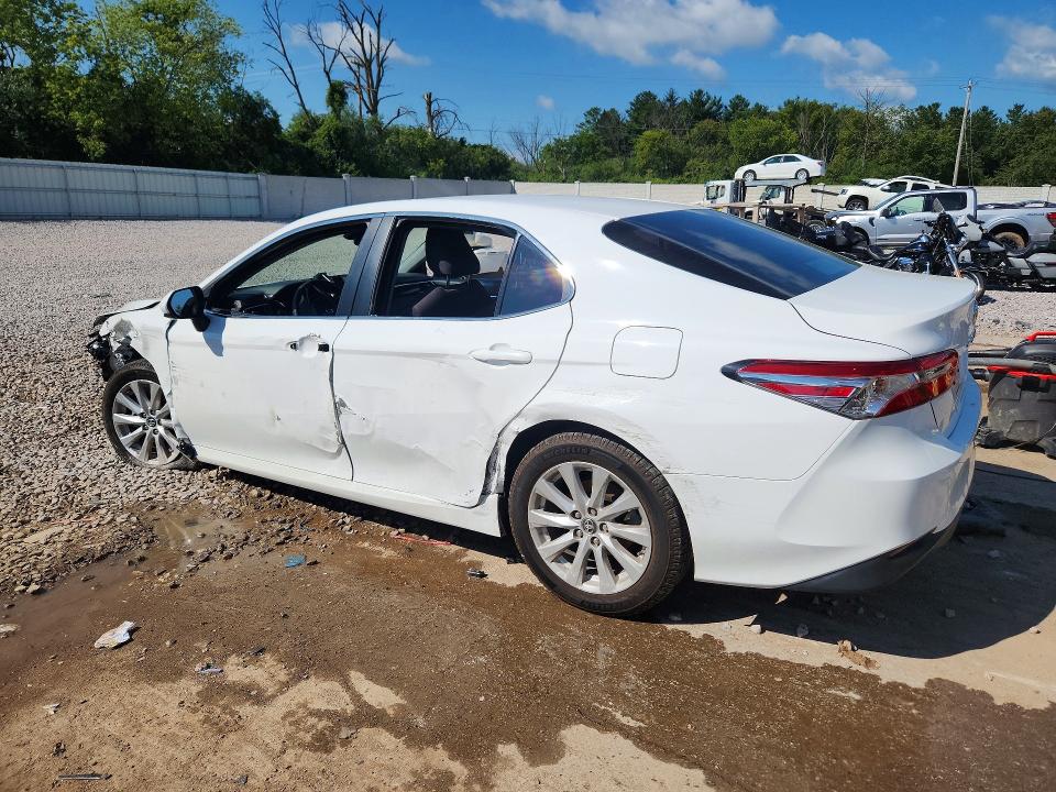 66534586 :رقم المزاد ، 4T1B11HK4JU609227 vin ، 2018 Toyota Camry مزاد بيع