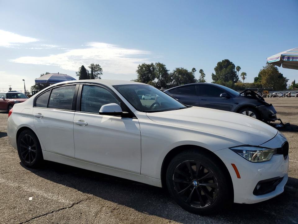 Продаж на аукціоні авто 2017 Bmw 320, vin: WBA8E1G3XHNU17387, номер лоту: 64374836