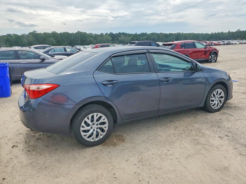63547516 :رقم المزاد ، 5YFBURHE9JP852078 vin ، 2018 Toyota Corolla مزاد بيع