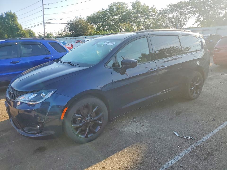 66582176 :رقم المزاد ، 2C4RC1BG3JR364466 vin ، 2018 Chrysler Pacifica مزاد بيع