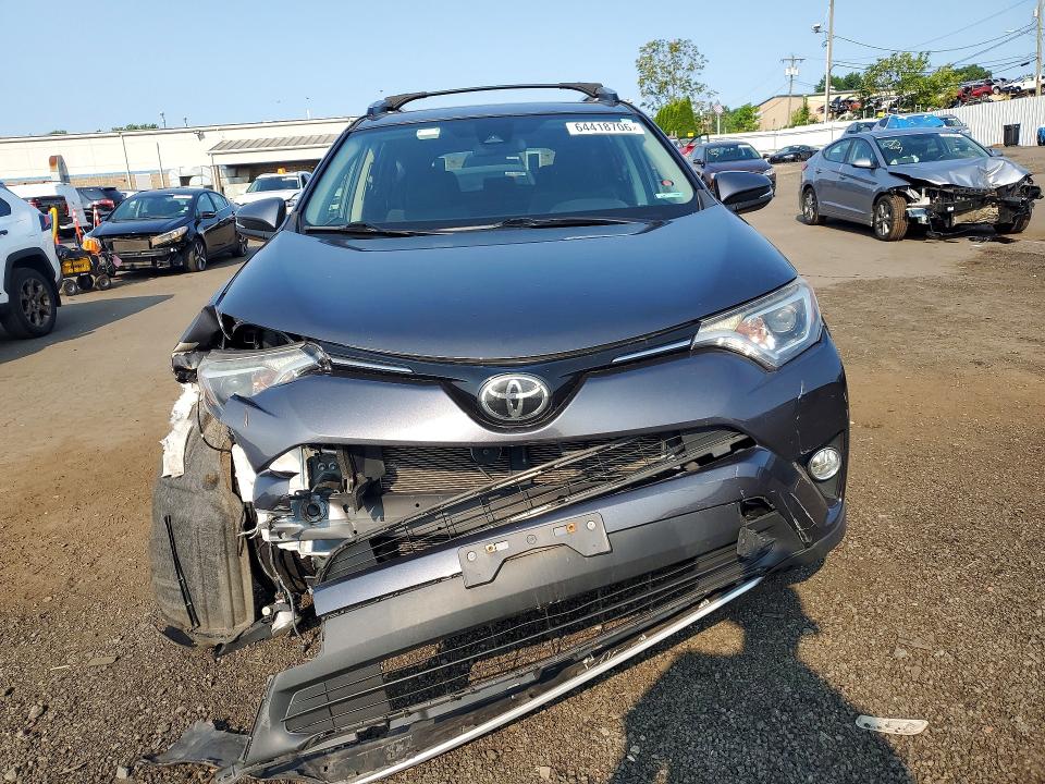 64418706 :رقم المزاد ، JTMRFREV3HJ125093 vin ، 2017 Toyota Rav4 مزاد بيع