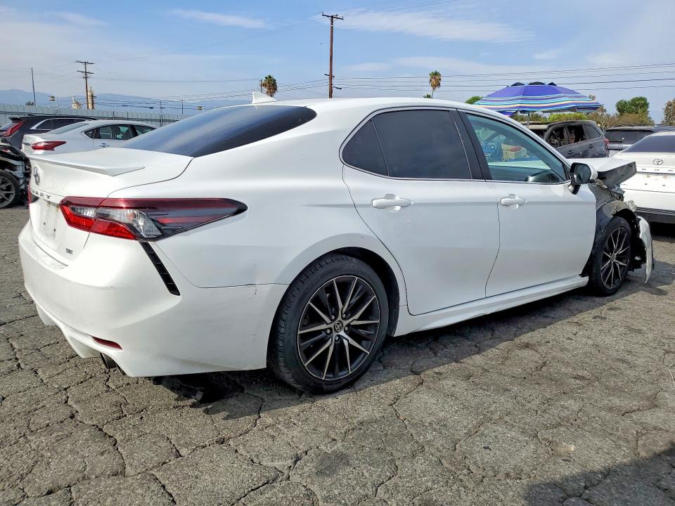2021 Toyota Camry მანქანა იყიდება აუქციონზე, vin: 4T1G11AK1MU585862, აუქციონის ნომერი: 65037386