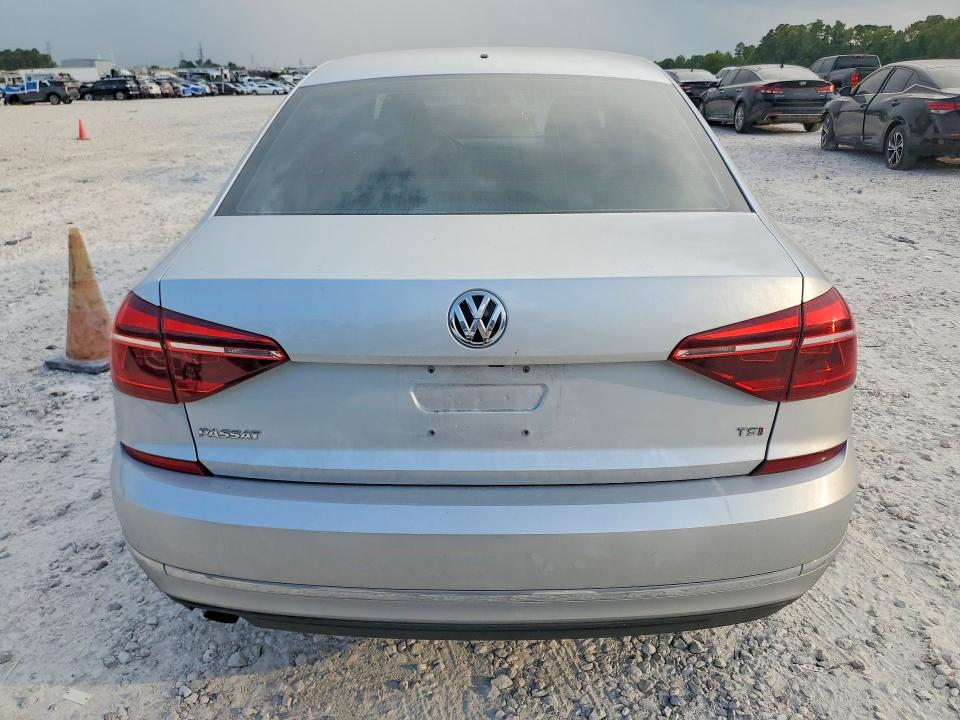 Продаж на аукціоні авто 2018 Volkswagen Passat, vin: 1VWAA7A32JC033372, номер лоту: 63585856