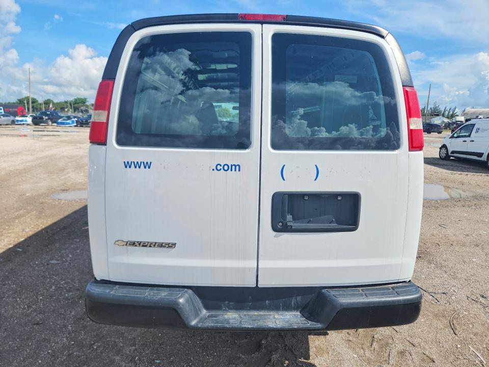 67107386 :رقم المزاد ، 1GCWGBFP2J1312239 vin ، 2018 Chevrolet Express G2500 مزاد بيع