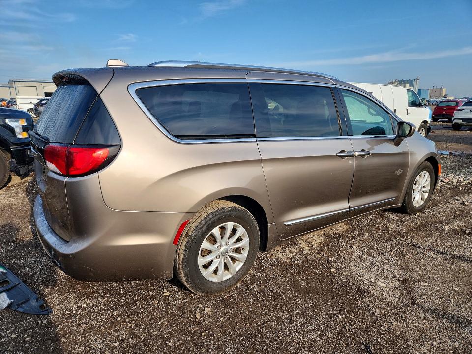 65534546 :رقم المزاد ، 2C4RC1EG6JR144203 vin ، 2018 Chrysler Pacifica مزاد بيع