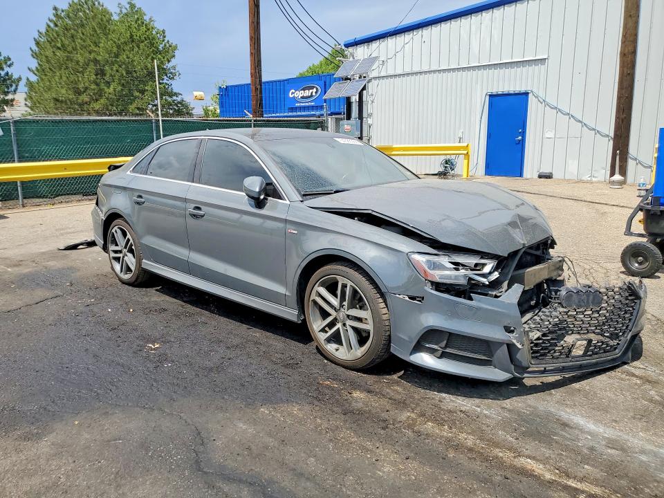 64386366 :رقم المزاد ، WAUJ8GFF8J1030079 vin ، 2018 Audi A3 مزاد بيع