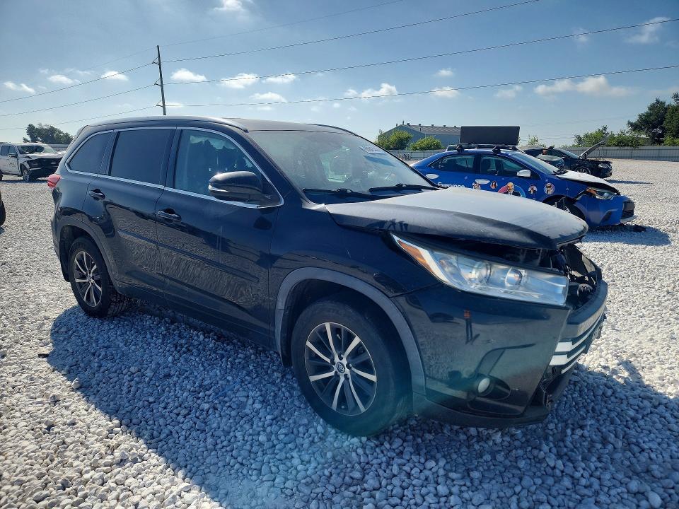 Продажа на аукционе авто 2018 Toyota Highlander, vin: 5TDJZRFH0JS488151, номер лота: 65642446