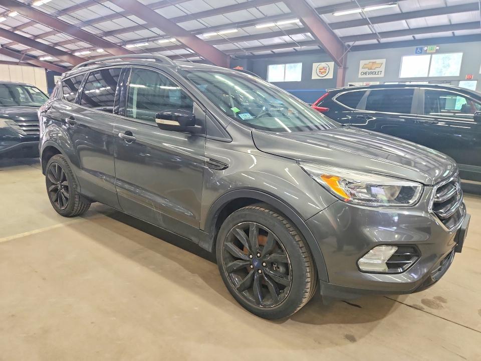 2017 Ford Escape მანქანა იყიდება აუქციონზე, vin: 1FMCU9JD7HUE81744, აუქციონის ნომერი: 64263416