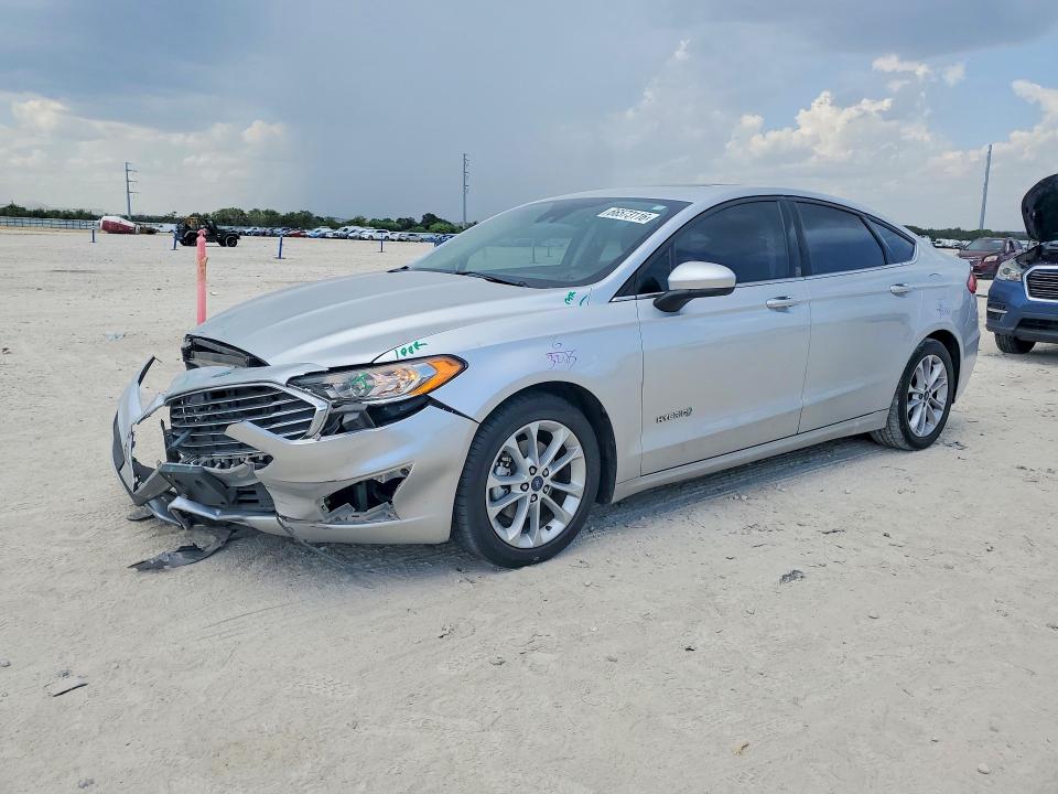 66573116 :رقم المزاد ، 3FA6P0LU1KR105658 vin ، 2019 Ford Fusion مزاد بيع