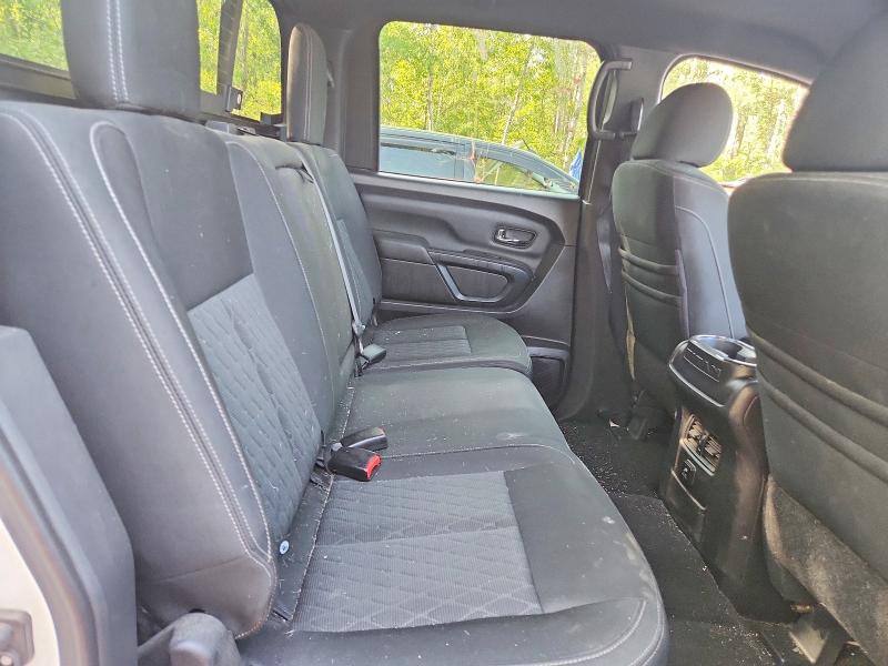 63191916 :رقم المزاد ، 1N6AA1E54JN517895 vin ، 2018 Nissan Titan مزاد بيع