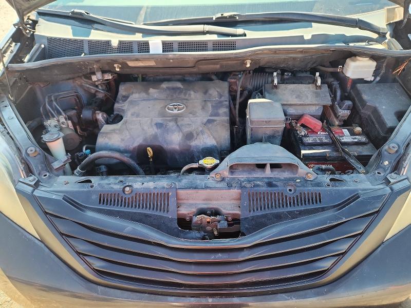 63648666 :رقم المزاد ، 5TDXK3DC0CS239841 vin ، 2012 Toyota Sienna مزاد بيع
