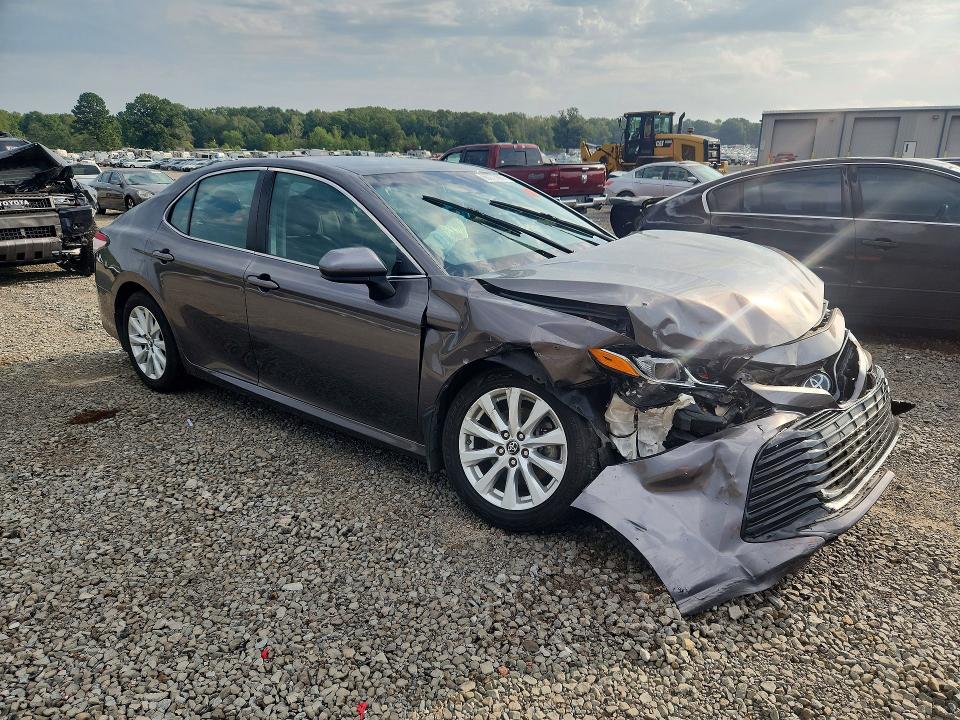 2018 Toyota Camry მანქანა იყიდება აუქციონზე, vin: 4T1B11HK0JU547082, აუქციონის ნომერი: 66273696