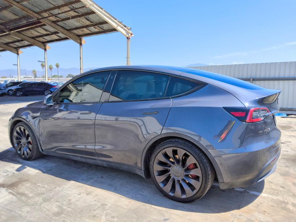 Продажа на аукционе авто 2021 Tesla Model Y, vin: 5YJYGDEF4MF256636, номер лота: 64499026