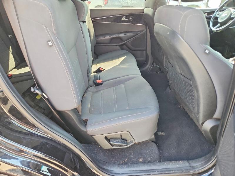 66516076 :رقم المزاد ، 5XYPG4A3XHG268263 vin ، 2017 Kia Sorento مزاد بيع