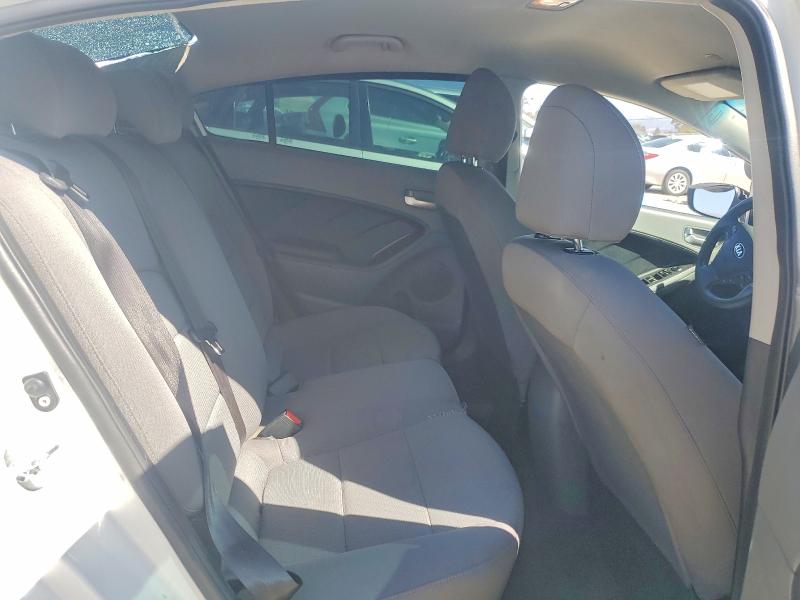 63903126 :رقم المزاد ، 3KPFK4A79JE240177 vin ، 2018 Kia Forte مزاد بيع