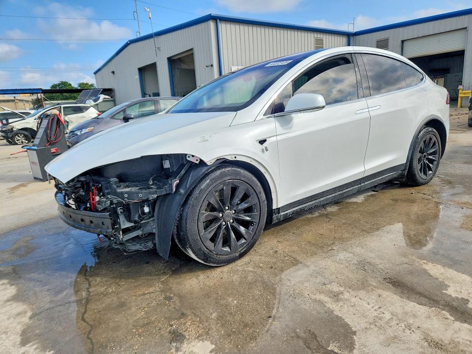 Продаж на аукціоні авто 2018 Tesla Model X, vin: 5YJXCDE27JF088765, номер лоту: 63222126