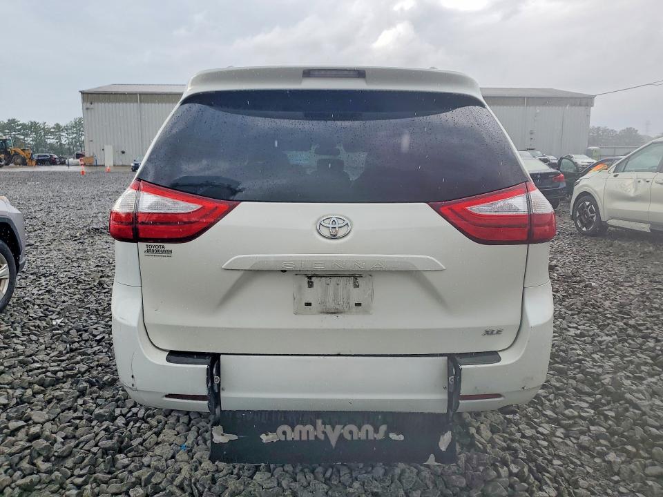 2017 Toyota Sienna მანქანა იყიდება აუქციონზე, vin: 5TDYZ3DC0HS868216, აუქციონის ნომერი: 66203166