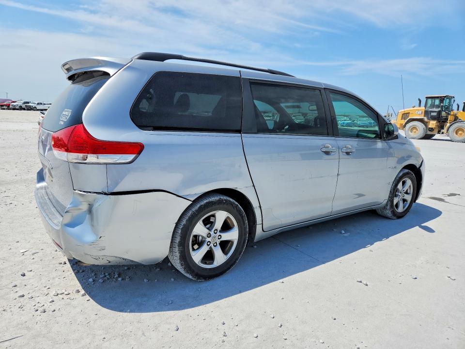 2011 Toyota Sienna მანქანა იყიდება აუქციონზე, vin: 5TDKK3DC8BS165805, აუქციონის ნომერი: 63889196