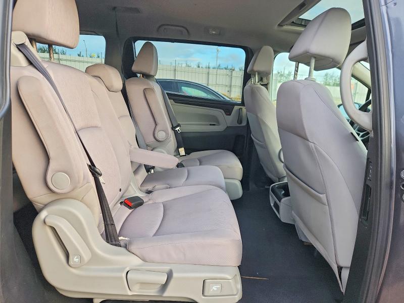 64099826 :رقم المزاد ، 5FNRL6H42JB501810 vin ، 2018 Honda Odyssey مزاد بيع