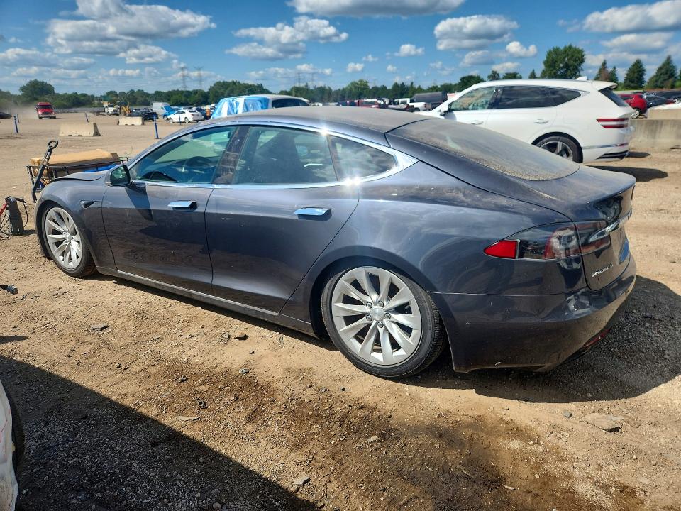 65385656 :رقم المزاد ، 5YJSA1E28HF222255 vin ، 2017 Tesla Model S مزاد بيع