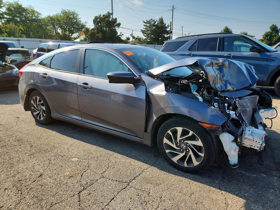 Aukcja sprzedaży 2017 Honda Civic, vin: 2HGFC2F70HH564211, numer aukcji: 66901686