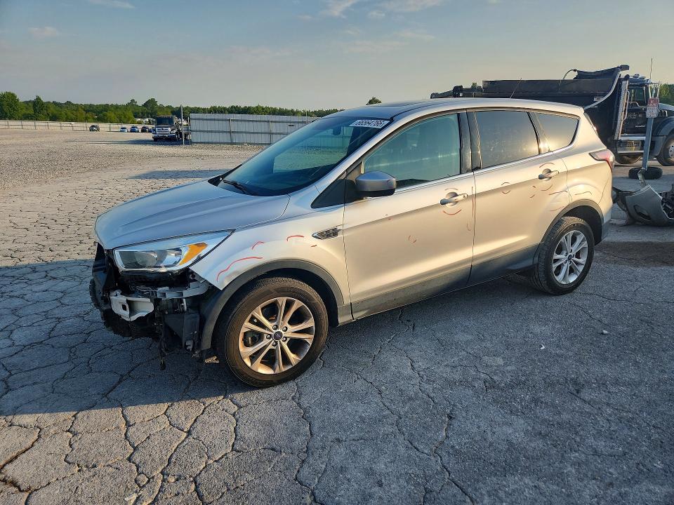 2017 Ford Escape მანქანა იყიდება აუქციონზე, vin: 1FMCU0G9XHUB67214, აუქციონის ნომერი: 66564766