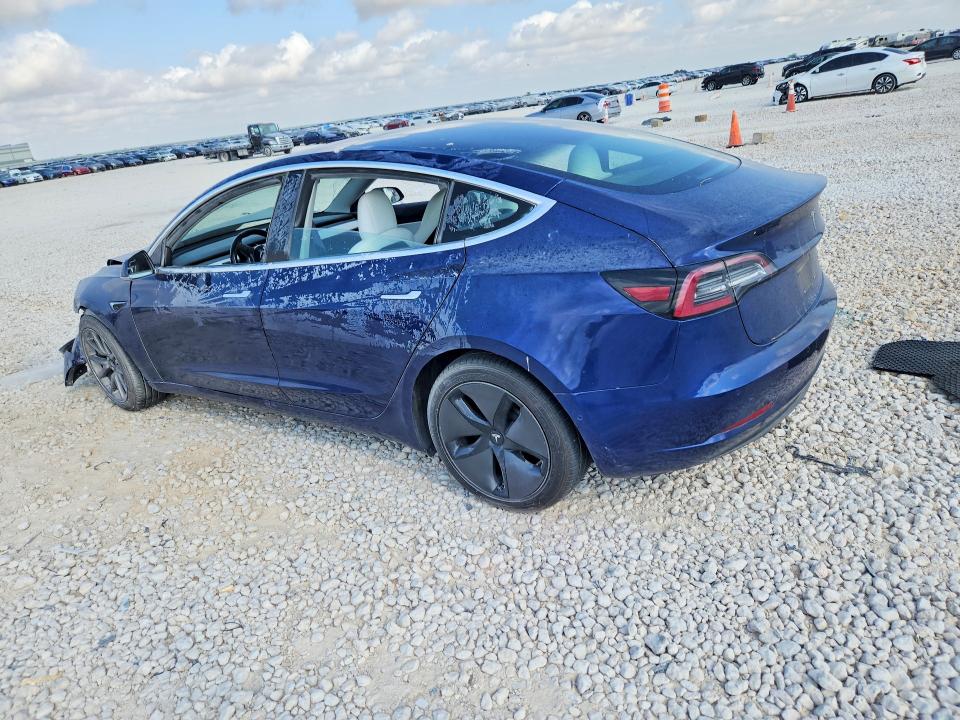 63766896 :رقم المزاد ، 5YJ3E1EB4JF086141 vin ، 2018 Tesla Model 3 Awd W/long R مزاد بيع