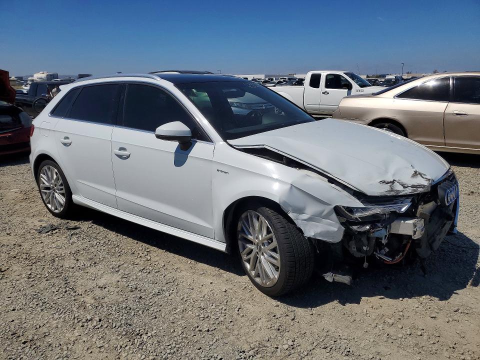 65137746 :رقم المزاد ، WAUTPBFF0JA065293 vin ، 2018 Audi A3 مزاد بيع