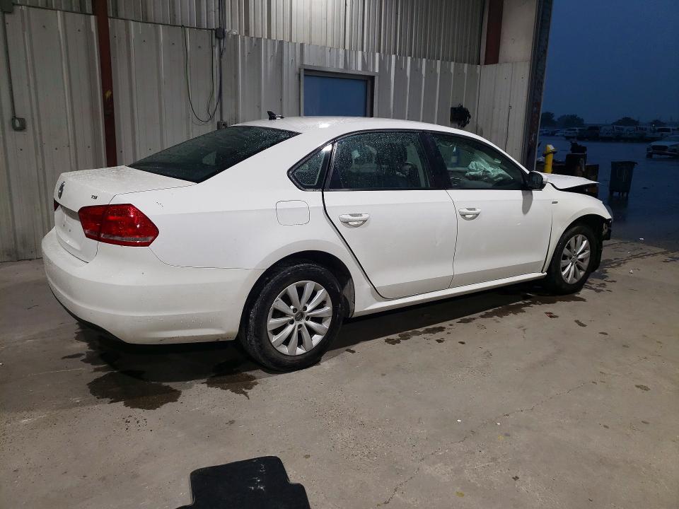 66631546 :رقم المزاد ، 1VWAT7A3XFC030026 vin ، 2015 Volkswagen Passat مزاد بيع