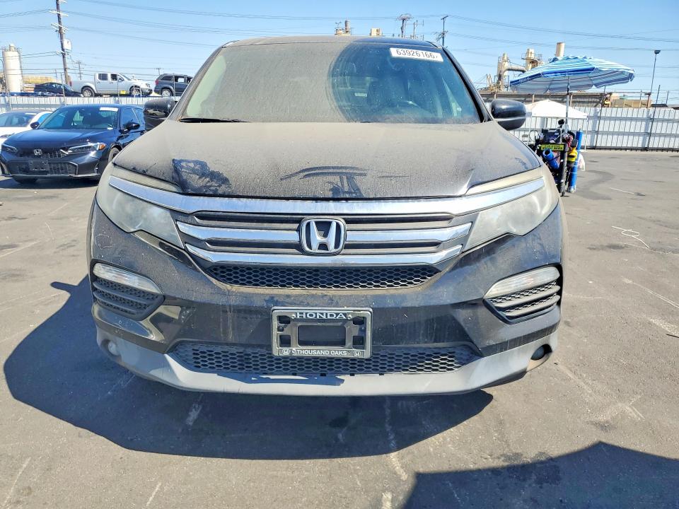 63926166 :رقم المزاد ، 5FNYF5H59HB020890 vin ، 2017 Honda Pilot مزاد بيع