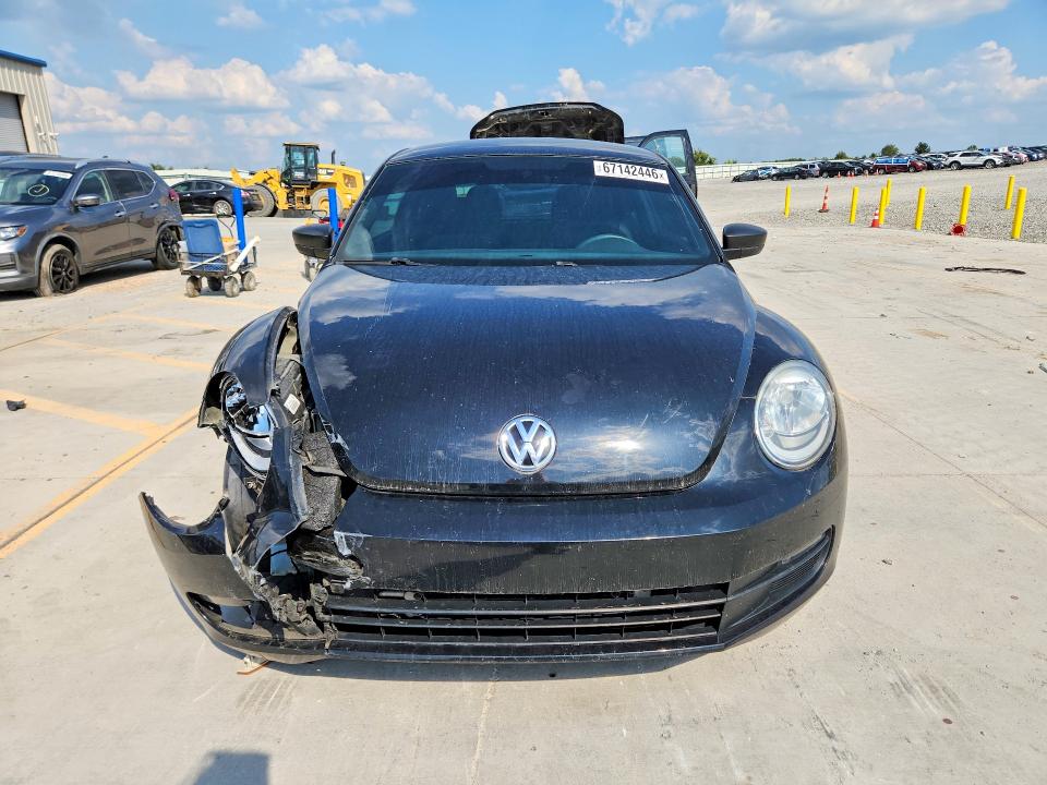 2015 Volkswagen Beetle მანქანა იყიდება აუქციონზე, vin: 3VWF17AT6FM655565, აუქციონის ნომერი: 67142446