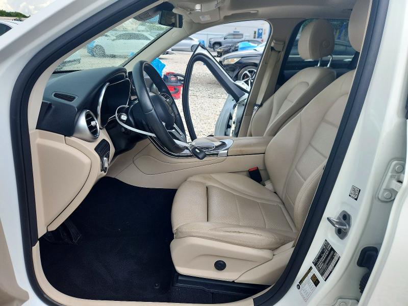 65814936 :رقم المزاد ، W1N0G8DB7NG042517 vin ، 2022 Mercedes-benz Glc مزاد بيع