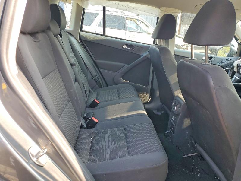 2018 Volkswagen Tiguan Limited მანქანა იყიდება აუქციონზე, vin: WVGBV7AX5JK003363, აუქციონის ნომერი: 63233776