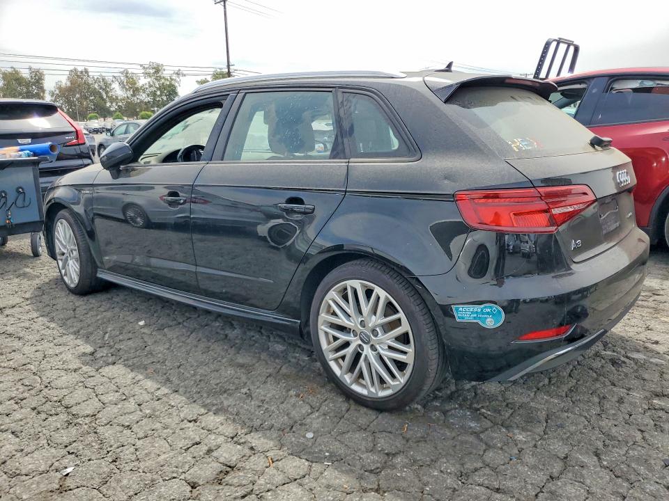 Продаж на аукціоні авто 2018 Audi A3, vin: WAUUPBFF3JA058164, номер лоту: 64848136