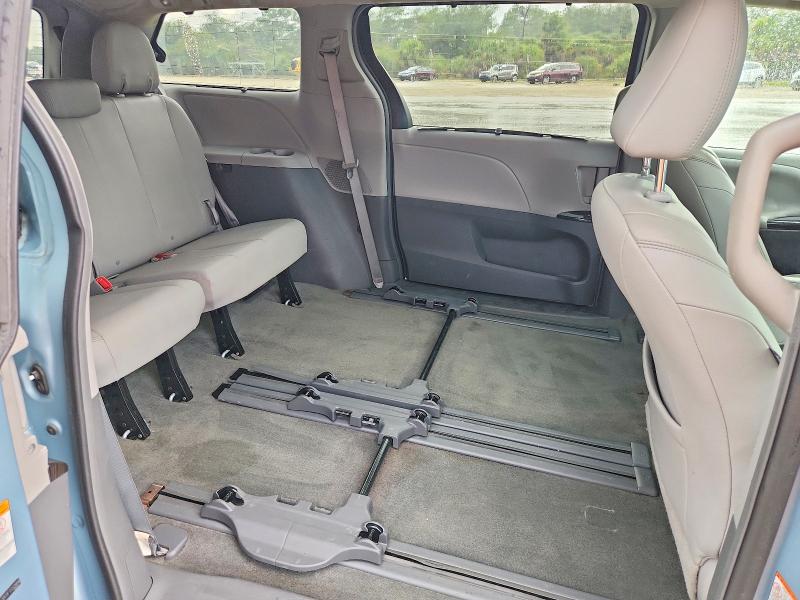 63673856 :رقم المزاد ، 5TDYK3DC0FS550906 vin ، 2015 Toyota Sienna مزاد بيع
