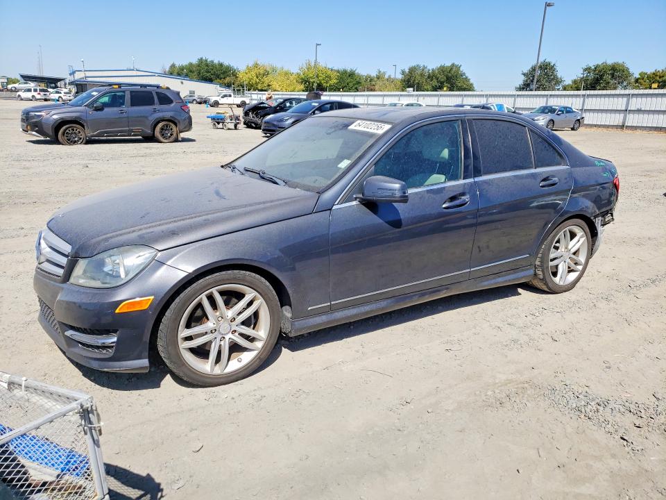64102256 :رقم المزاد ، WDDGF4HB5DA802530 vin ، 2013 Mercedes-benz C مزاد بيع