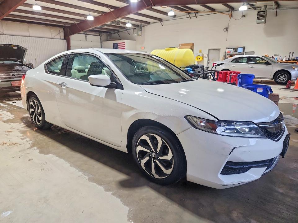 Продаж на аукціоні авто 2016 Honda Accord, vin: 1HGCT1B33GA012361, номер лоту: 63980346